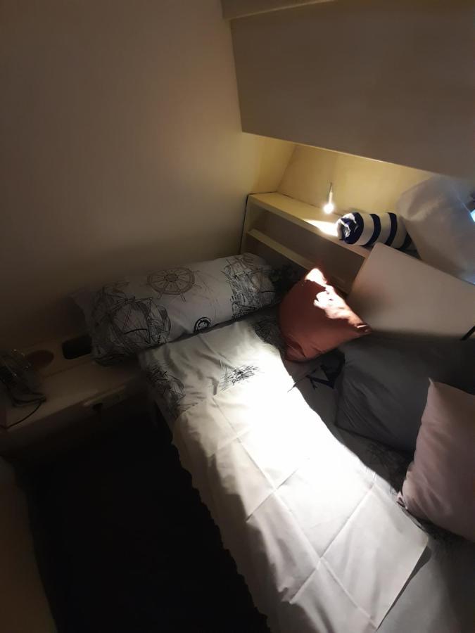 Barco Lucky Hotel Сант Адриа де Бесос Екстериор снимка