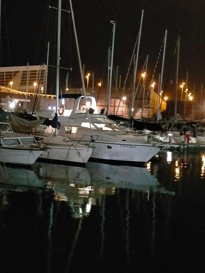 Barco Lucky Hotel Сант Адриа де Бесос Екстериор снимка
