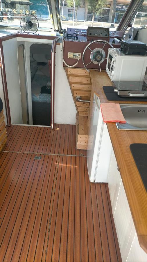 Barco Lucky Hotel Сант Адриа де Бесос Екстериор снимка