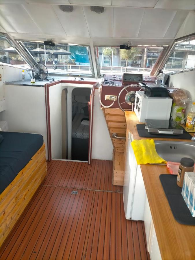 Barco Lucky Hotel Сант Адриа де Бесос Екстериор снимка
